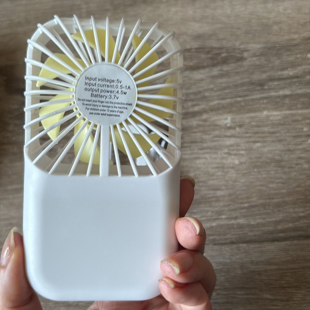 La Roche -Posay Orange Pocket Fan US Open Giveaway - Picture 3 of 5